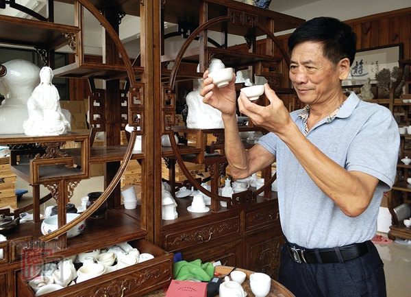 李建水：一生钟爱“孩儿红” 年逾花甲情更甚 - 憨鼠网