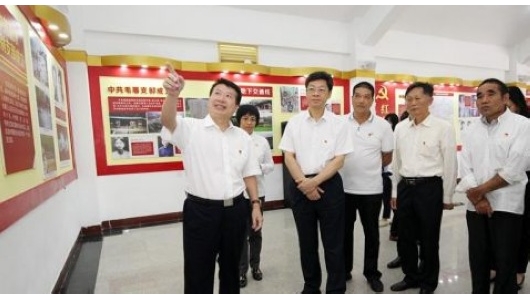 康涛参加所在党支部开展的主题党日活动 - 憨鼠网