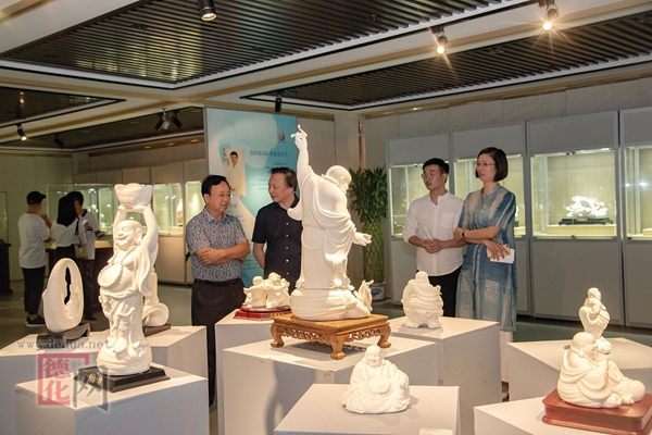 三位青年瓷艺家作品在福州联展 - 憨鼠网