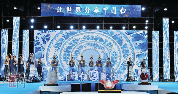 中国旅游小姐秀出“中国白” - 憨鼠网