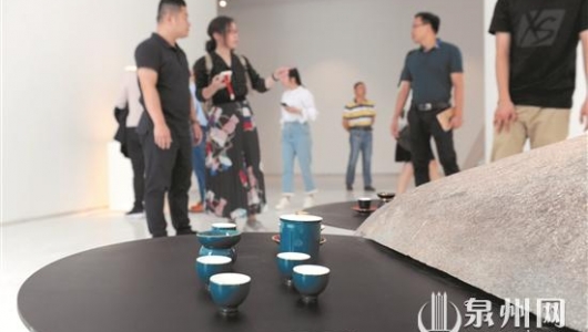 “一会一节”分会场展览异彩纷呈——陶瓷拼设计 文创受青睐 - 憨鼠网