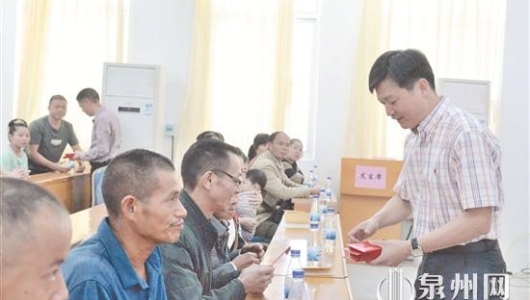 政府帮忙贷款入股，光伏工程精准扶贫，贫困户不用掏钱每年享分红 - 憨鼠网