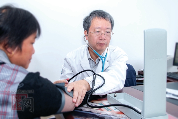 黄耀生：一腔热血搭起心的桥梁 - 憨鼠网