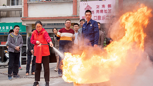 消防知识进社区 筑牢安全防火墙 - 憨鼠网