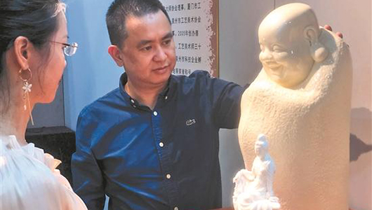 融合当代审美 瓷雕传神感人 - 憨鼠网