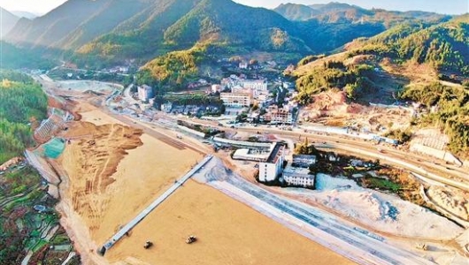 兴泉铁路戴云山一号隧道出口贯通 - 憨鼠网