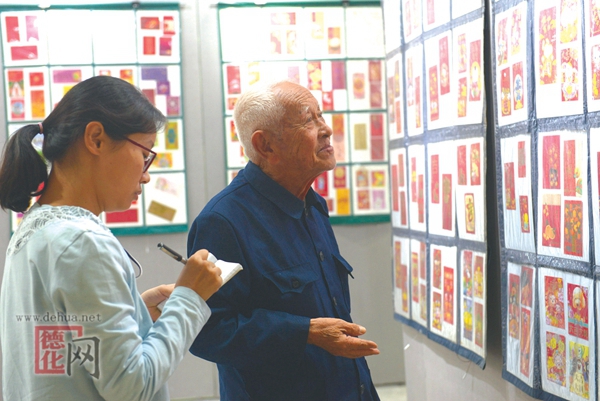 八旬老人收藏上万个南洋红包封 精挑细选4000多个在县图书馆展示 - 憨鼠网