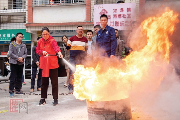 消防知识进社区 筑牢安全防火墙 - 憨鼠网