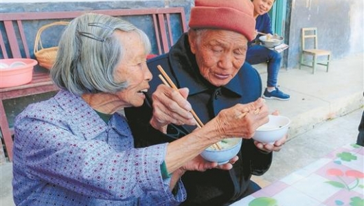 德化夫妇相携78载 最浪漫的事是和你一起慢慢变老 - 憨鼠网