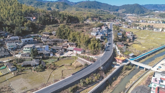 通往九仙山、云龙谷公路陆续“白改黑”一路观景入景区 - 憨鼠网
