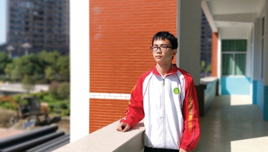 蒋生尹：刻苦勤奋 品学兼优 - 憨鼠网