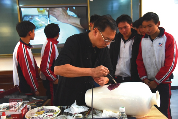 挪威瓷画家走进德化 - 憨鼠网