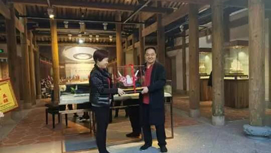 泰华宸-中国白·陈仁海”国礼艺术特展开展 - 憨鼠网