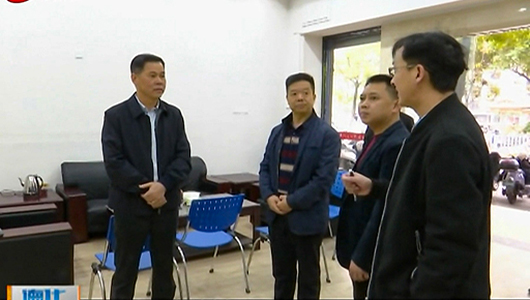 县领导到县融媒体中心走访慰问 - 憨鼠网