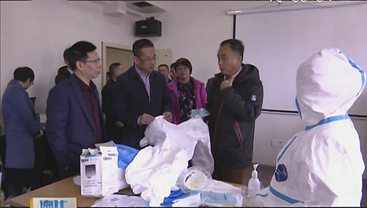 县长黄文捷到县医院慰问一线医务人员 - 憨鼠网