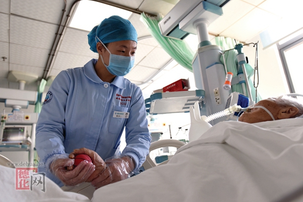 县医院22名医护人员请缨支援湖北 2人将于近期奔赴战“疫”一线 - 憨鼠网