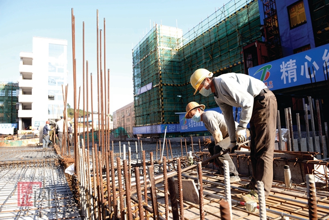 第五实验小学项目建设正酣 全县44个重点项目复工 - 憨鼠网