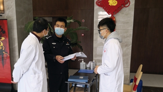 曾昭良:坚守战“疫”最前线 筑牢第一道关卡 - 憨鼠网