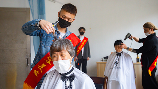 爱心义剪 致敬医护人员 - 憨鼠网
