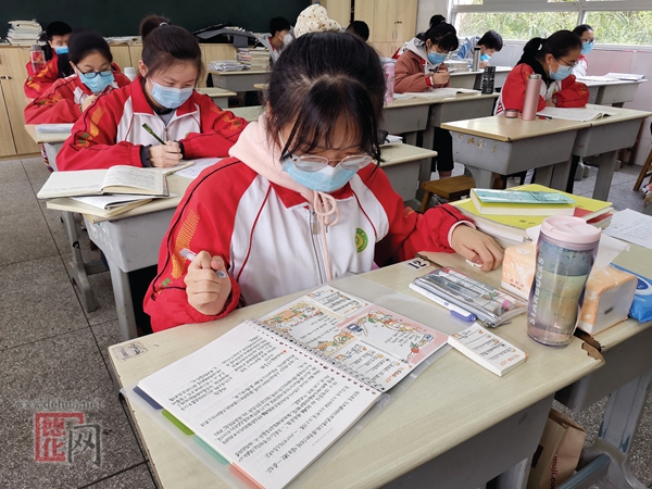 高三学生有序返校复课 - 憨鼠网