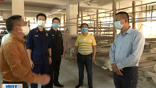 县长黄文捷“四不两直”开展安全生产检查 - 憨鼠网