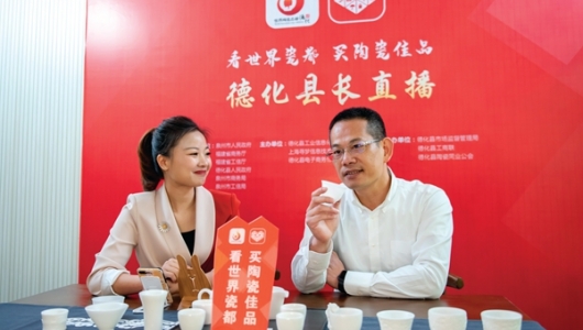 县长直播带货 为德化陶瓷代言 - 憨鼠网