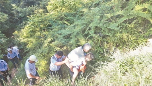 7旬老伯进深山 民警搜救18小时寻回 - 憨鼠网