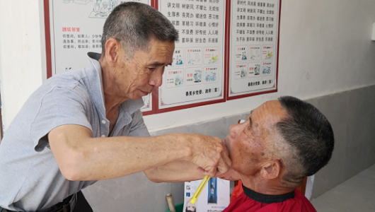 德化春美乡：精准扶贫暖人心感恩帮扶献爱心 - 憨鼠网