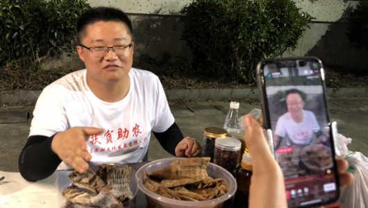 十分钟卖了100斤茶油！德化公益直播带货助力扶贫 - 憨鼠网