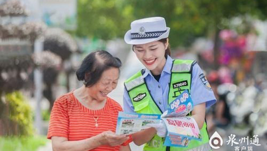 德化交警进全县社区宣传交通安全 - 憨鼠网