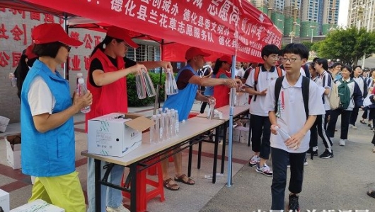 德化县开展“文明创城 志愿同行 助力中考”志愿服务活动 - 憨鼠网