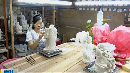 赖雪宝：以女性形象 展现陶瓷之美 - 憨鼠网