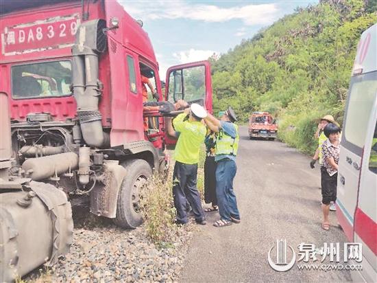 警医联动成功救治受困驾驶员 - 憨鼠网