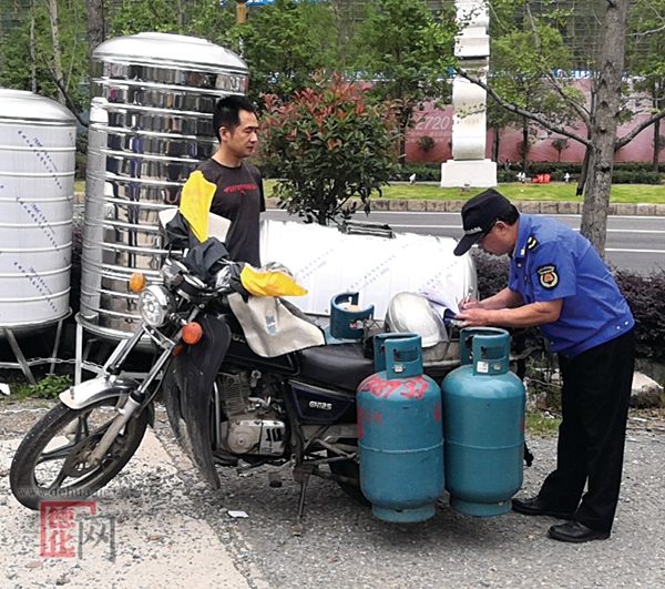 燃气“打非治违”整治见成效 - 憨鼠网