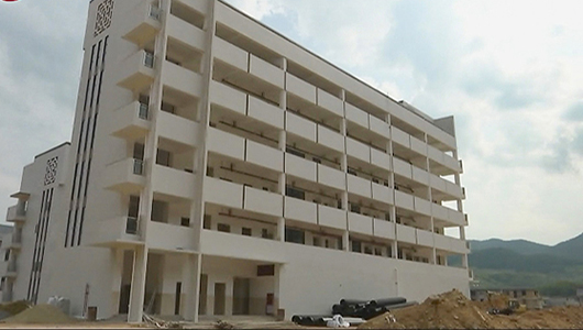 盖德中学教学楼项目：主体建设完工 配套设施加快建设中 - 憨鼠网