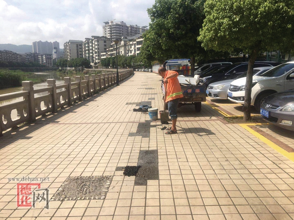 修复市政设施 助创文明城市 - 憨鼠网