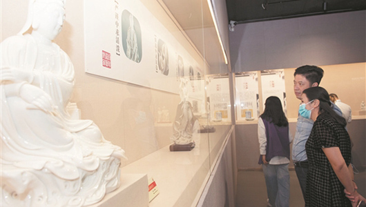 瓷塑传承展德化举行 七代传承人50件珍品亮相 - 憨鼠网