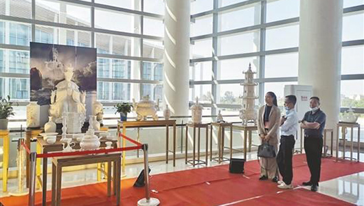 首届妈祖陶瓷作品展在湄洲岛展出 - 憨鼠网