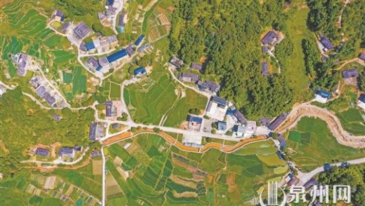 贫困小山村变身美丽乡村 - 憨鼠网