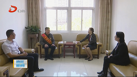 县领导会见我县受表彰的全国劳动模范 - 憨鼠网