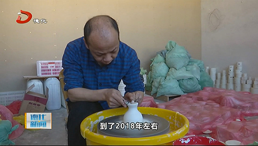 徐福坤：潜心研究蚯蚓走泥纹厚釉白瓷 - 憨鼠网