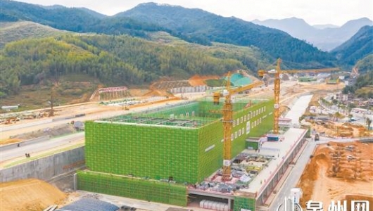 兴泉铁路德化站站房主体结构封顶 - 憨鼠网