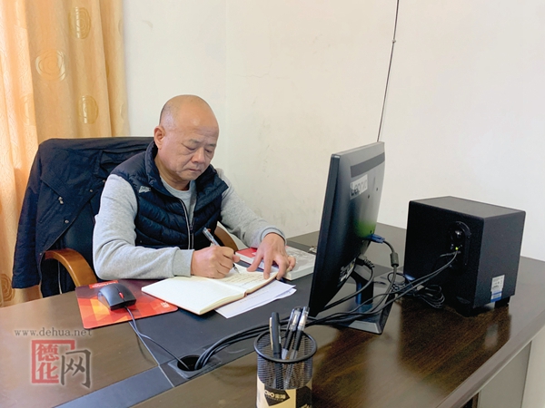 【人大代表风采】黄锦标：履职尽责 切实为民办实事 - 憨鼠网