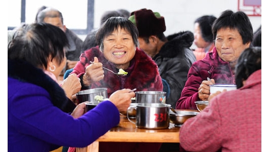 “敬老食堂”暖人心 - 憨鼠网