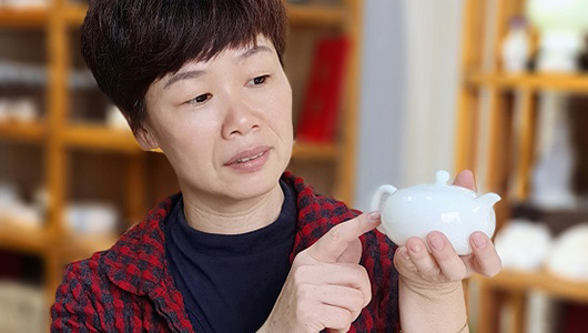 林梅婷：匠心塑造有温度的瓷器 - 憨鼠网