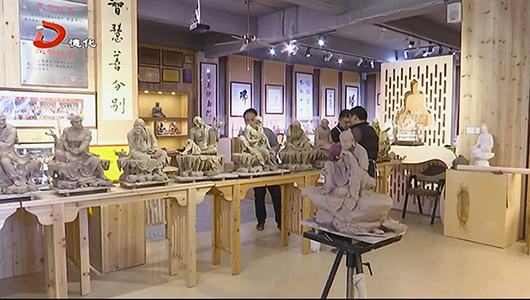 陈建评：白瓷上彩 多种尝试 - 憨鼠网