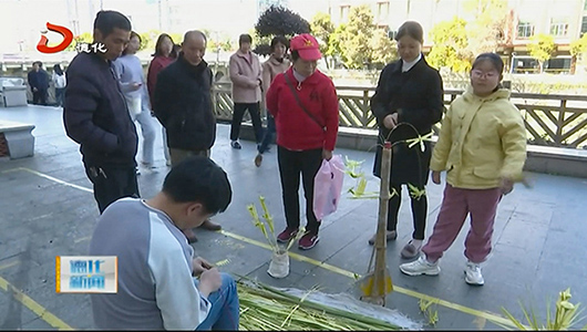 用一双巧手 演绎民间手艺人的棕编情怀 - 憨鼠网