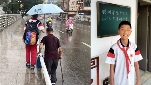 放学途中为行动不便的老人遮雨 山城少年获点赞 - 憨鼠网