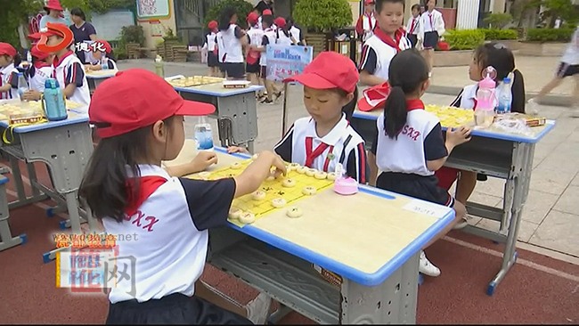 金锁小学：棋艺切磋 乐在“棋”中 - 憨鼠网