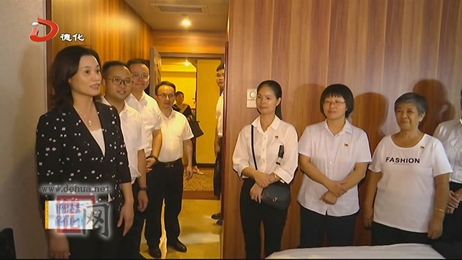 县领导看望党代表 - 憨鼠网